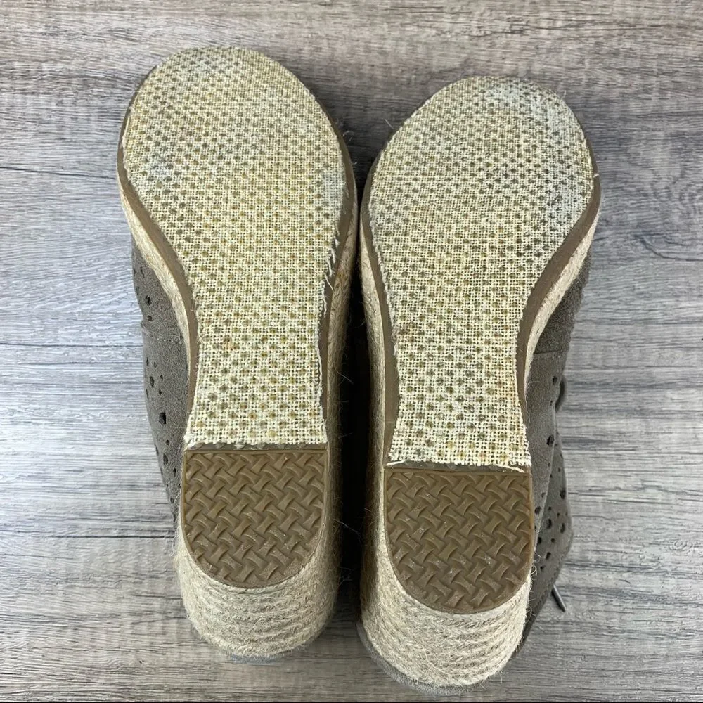 Toms Ankle Boots Womens~Desert Wedge Tan Suede Lace Up Shoes~Size W9 (301213)‎